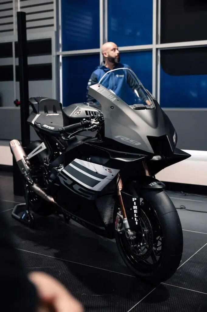 The Yamaha R9